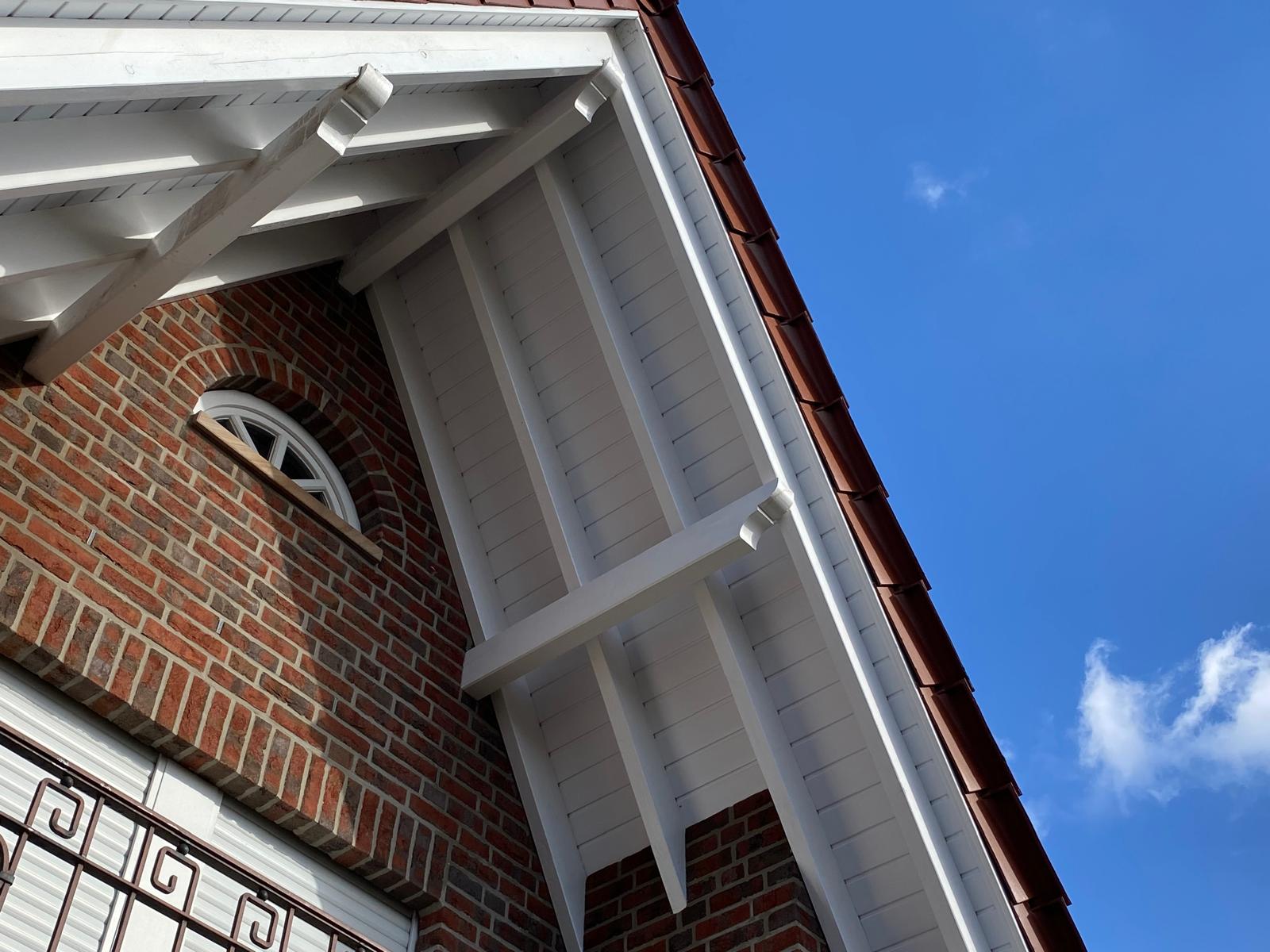 Reinigung von Dachr&auml;ndern und &Uuml;berst&auml;nden in Wilsum.